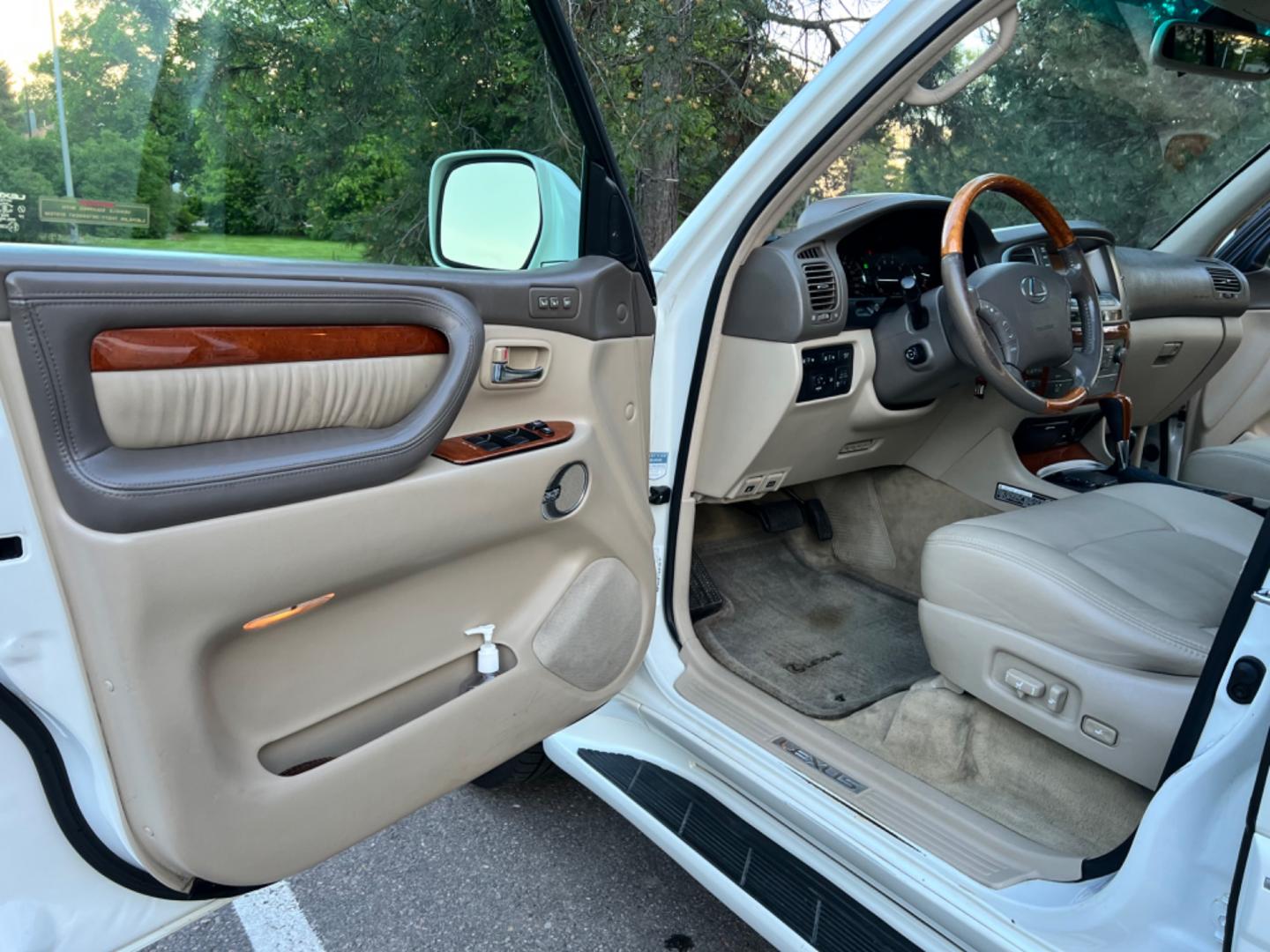 2005 White /Tan Lexus LX 470 , located at 2510 47th St. Suite 200, Boulder, CO, 80301, (303) 641-0333, 40.026196, -105.243217 - Coming soon. - Photo#27